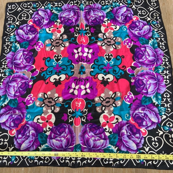 Honey Scarf, 100% Silk, 30x30 Vtg Purple Floral Print, Made in Japan. Signed - Picture 7 of 9